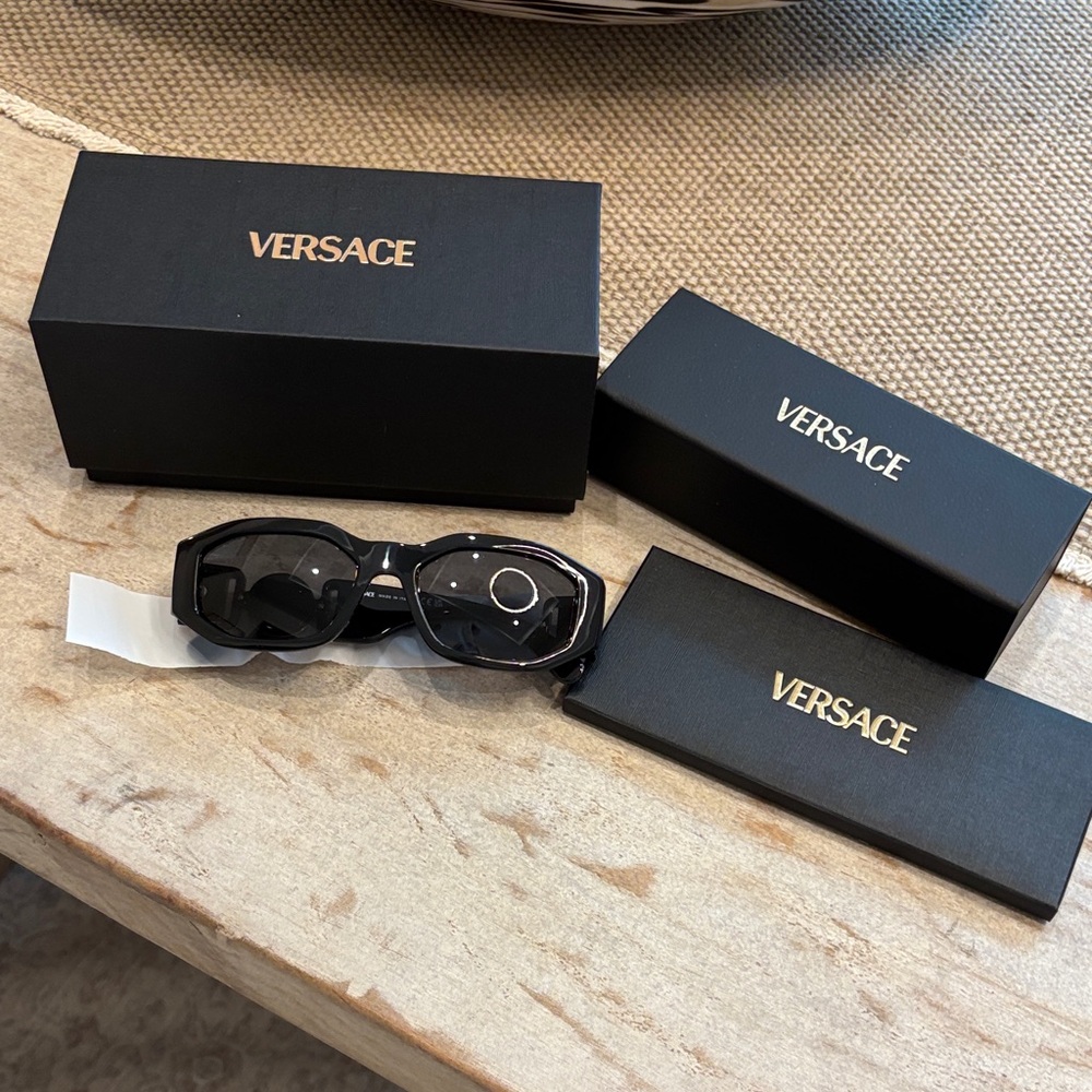 Versace Elegant Black VR Headset